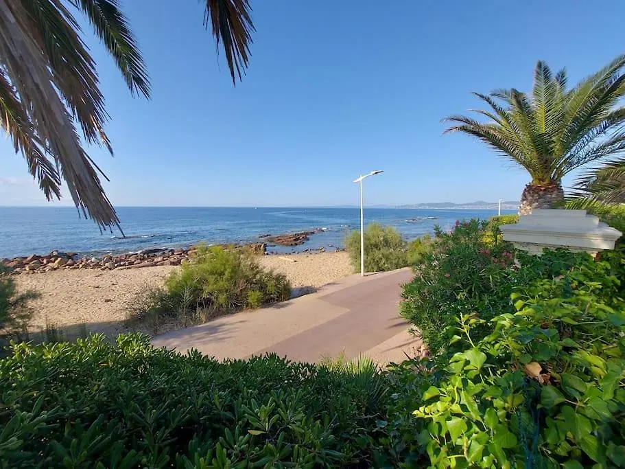 Saint-Raphaël Studio Jardin Piscine Climatisatisation Acces Plage צרפת